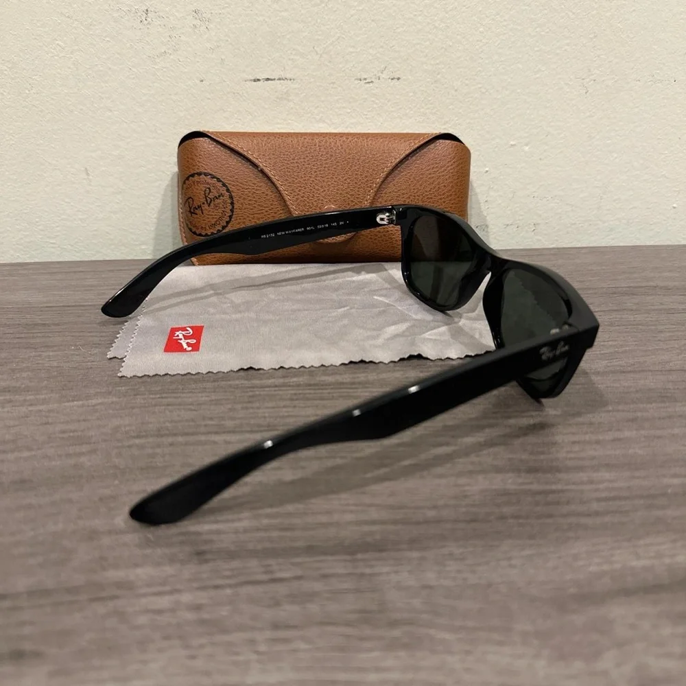 Meta Ray-Ban Black glasses with Brown Case